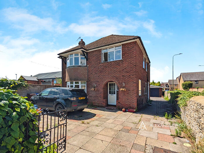 4 Bedroom Detached House To Rent In Victoria Road, Bicester, OX26