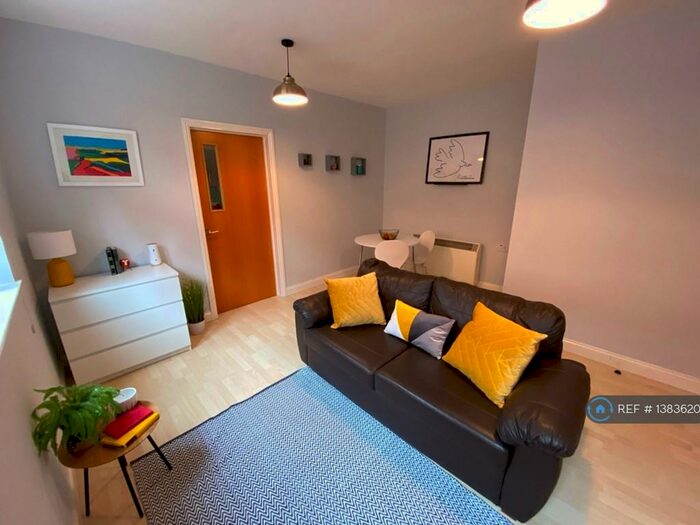 2 Bedroom Flat To Rent In Minster Court, Leicester, LE1