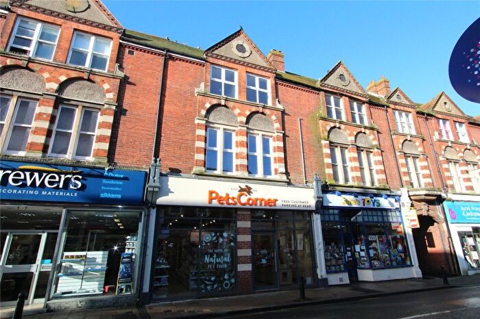 2 Bedroom Flat For Sale In Chapel Street, Petersfield, Hampshire, GU32