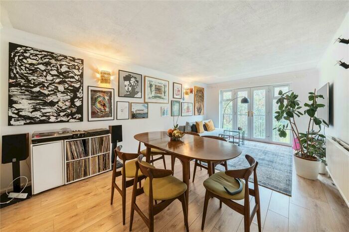 2 Bedroom Apartment For Sale In Knightswood Court, Avenue Road, London, N6