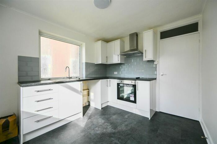 2 Bedroom Flat To Rent In Regis Court, High Street, Bognor Regis, PO21