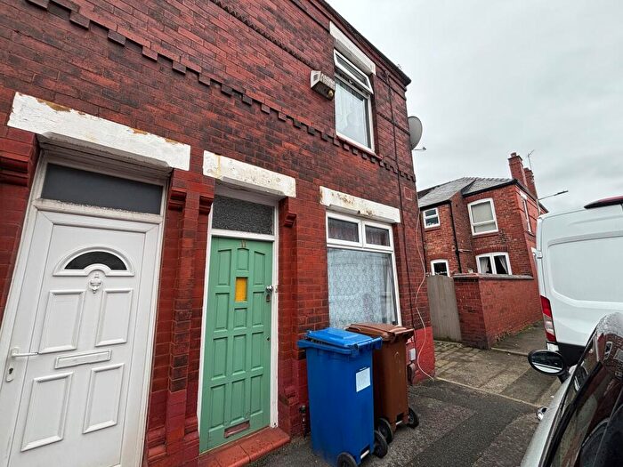 2 Bedroom House To Rent In Sylvia Grove, Reddish, SK5