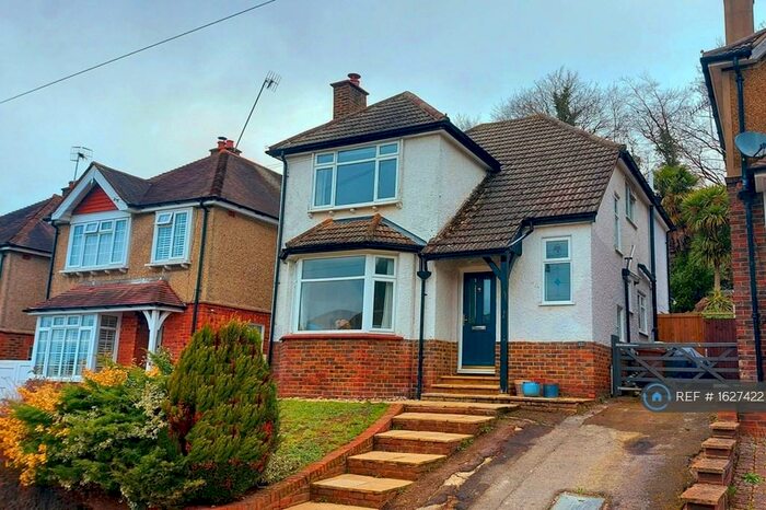 3 Bedroom Detached House To Rent In Woodside Way, Redhill, RH1