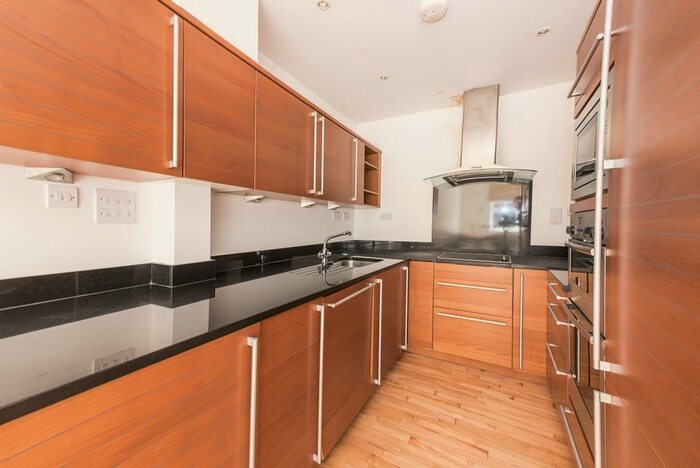 2 Bedroom Flat To Rent In High Street, Kingston Upon Thames, KT1