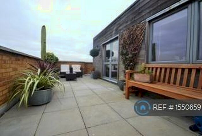 2 Bedroom Flat To Rent In Havelock Court, London, SE15