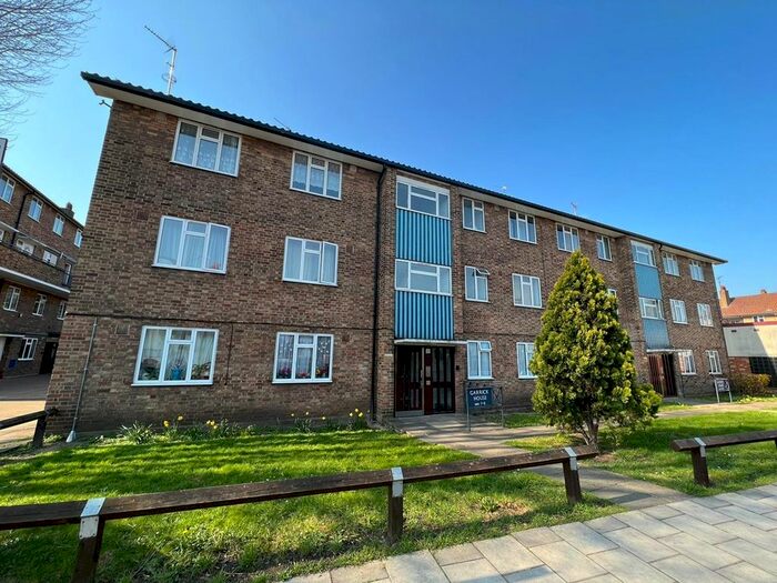 3 Bedroom Flat To Rent In Devonshire Road, London, W4