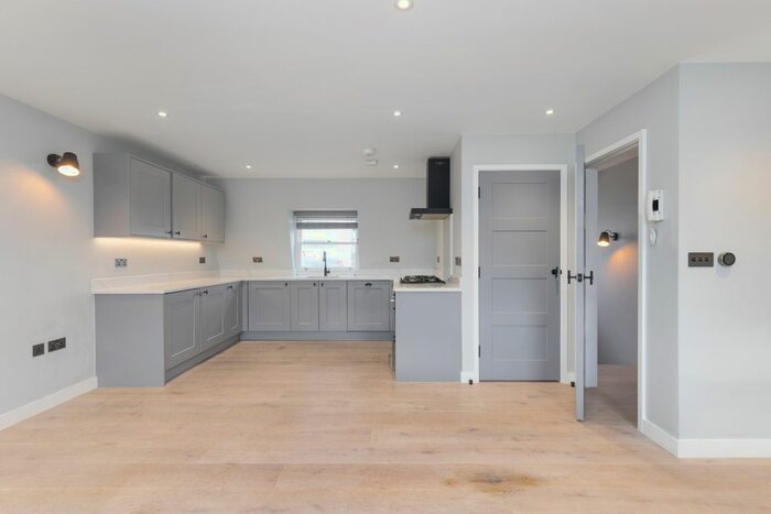 2 Bedroom Flat To Rent In Goodge Street, London, W1T