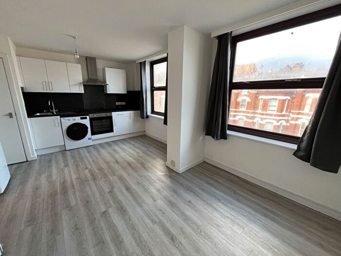 3 Bedroom Flat To Rent In Foxcroft Drive, Wimborne, BH21