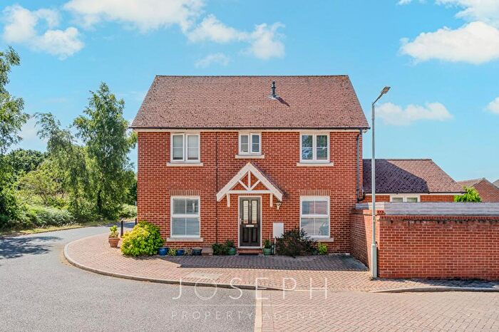3 Bedroom End Of Terrace House For Sale In Pine Drive, Purdis Farm, IP3