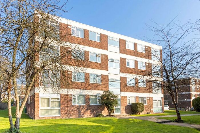 2 Bedroom Flat To Rent In Langham Gardens, Ealing, W13