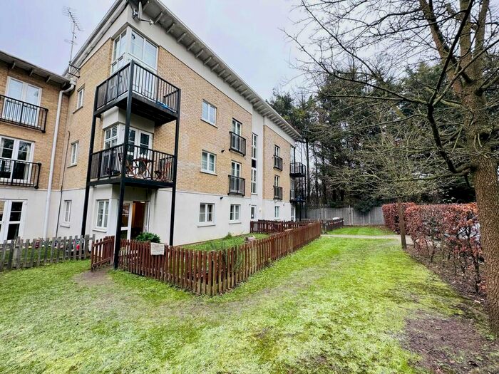 2 Bedroom Flat To Rent In Revere Way, Ewell, KT19