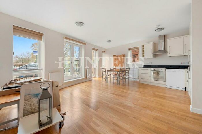 2 Bedroom Flat To Rent In Stoke Newington Church Street, London, N16