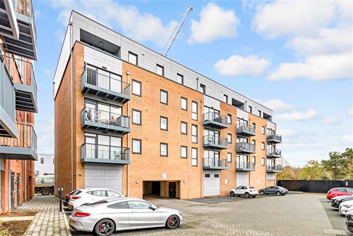 2 Bedroom Flat For Sale In Vauxhall Place, Dartford, Kent, DA1