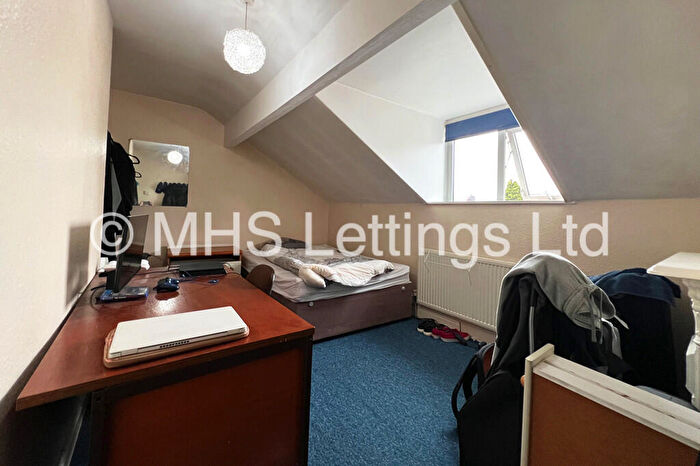 1 Bedroom Terraced House To Rent In Top Floor Front Bedroom - Ash Road, Leeds, LS6