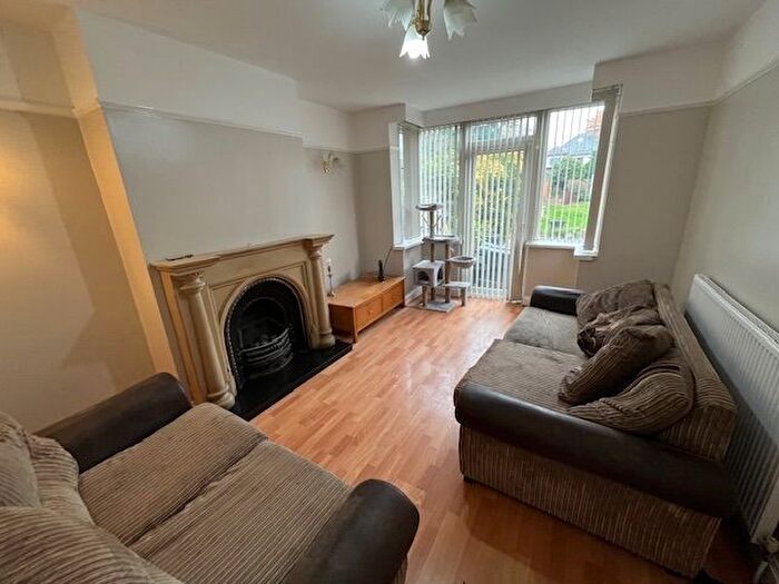 3 Bedroom Semi-detached House To Rent In Hesketh Crescent, Birmingham, B23