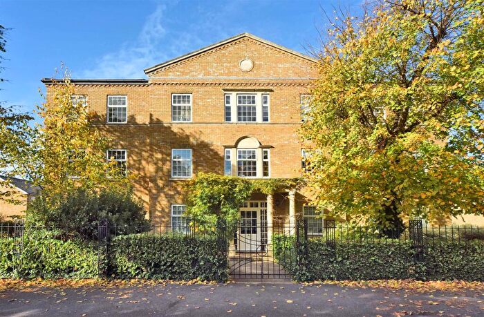 1 Bedroom Apartment For Sale In Balaclava Road, Surbiton, KT6