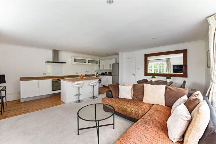 2 Bedroom Apartment For Sale In The Gate House, Edinburgh Square, Midhurst, West Sussex, GU29