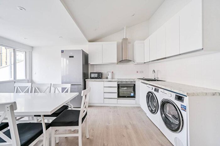 5 Bedroom Flat To Rent In Hoxton Street, Shoreditch, London, N1