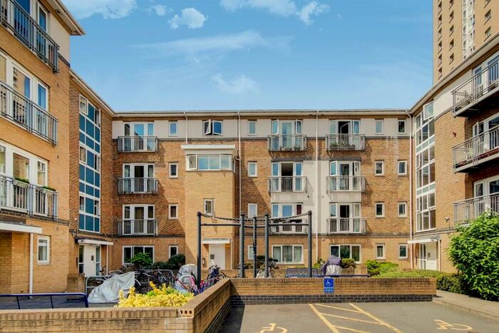 1 Bedroom Flat To Rent In Morton Close, Tower Hamlets, London, E1