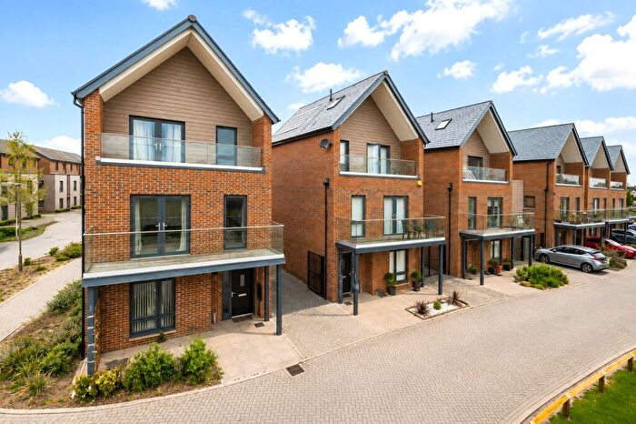 4 Bedroom Detached House To Rent In Jelley Way, Woking, Surrey, GU22