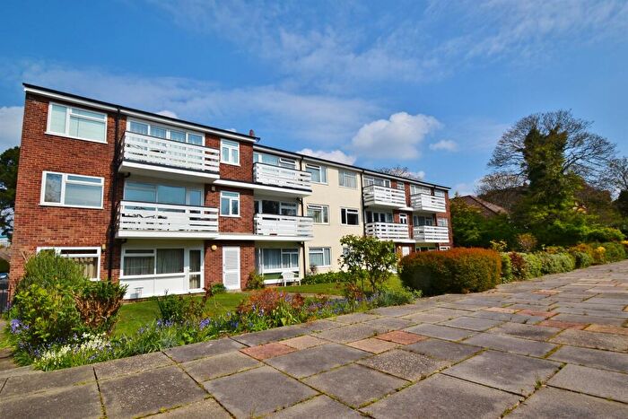 3 Bedroom Flat For Sale In East Cliff, BH1