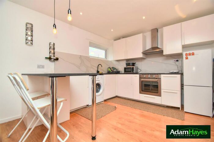 1 Bedroom Apartment To Rent In Sycamore Hill, Friern Barnet, N11