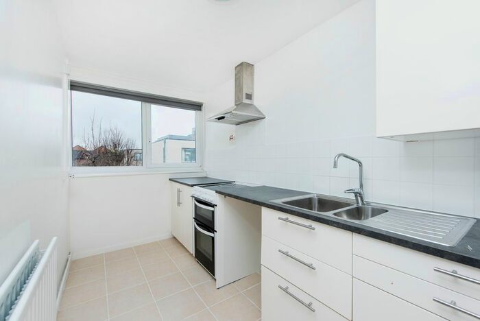 1 Bedroom Flat To Rent In Myddleton Road, London, N8