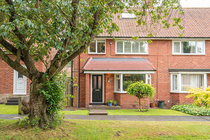4 Bedroom Semi-Detached House For Sale In Cedars Green, Lyndhurst, Gateshead, NE9