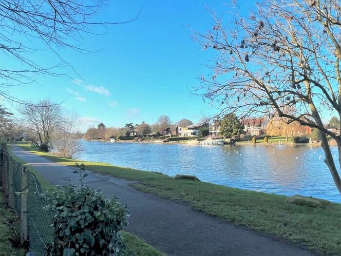 2 Bedroom Flat To Rent In Jamnagar Close, Staines, TW18