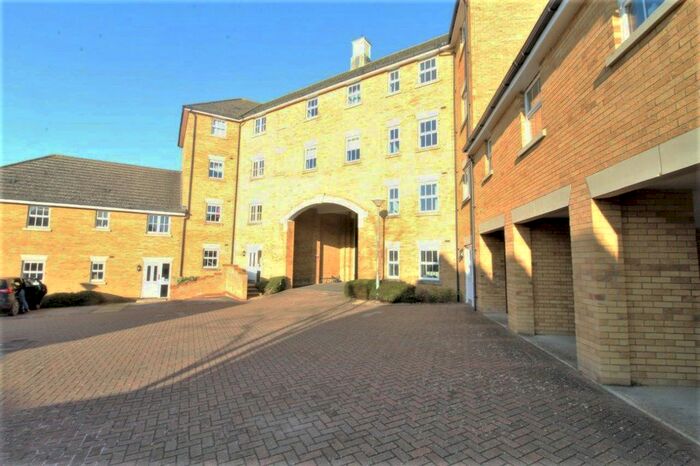 2 Bedroom Flat To Rent In Nuthatch Close, Stowmarket, IP14