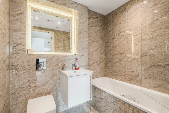 2 Bedroom Apartment To Rent In Newbury, Berkshire, RG14