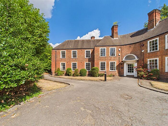 3 Bedroom Flat To Rent In St Helier Court, Park Drive, The Park, Nottingham, NG7