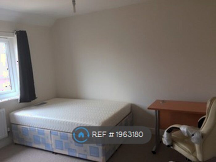 6 Bedroom Terraced House To Rent In Great Clover Leaze, Bristol, BS16