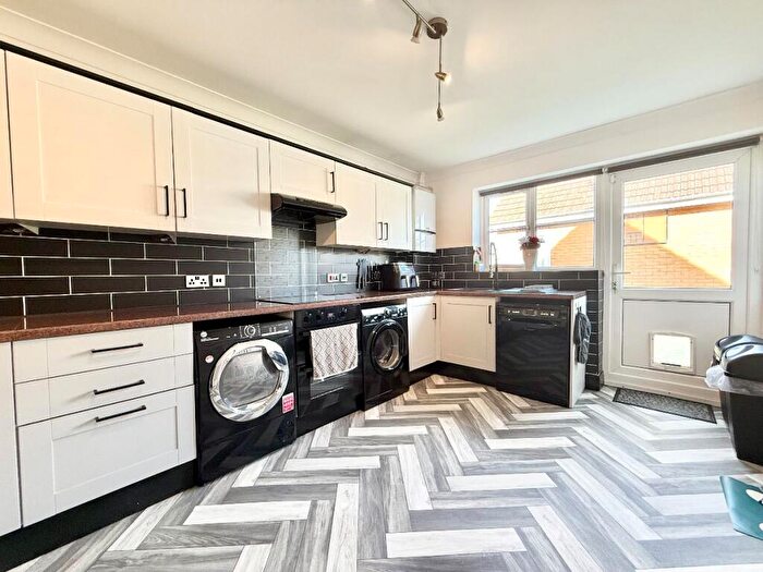 4 Bedroom Detached House For Sale In Birch Close, Canvey Island, SS8