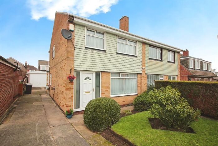 3 Bedroom Semi-Detached House For Sale In Derwent Avenue, Woodlesford, Leeds, LS26