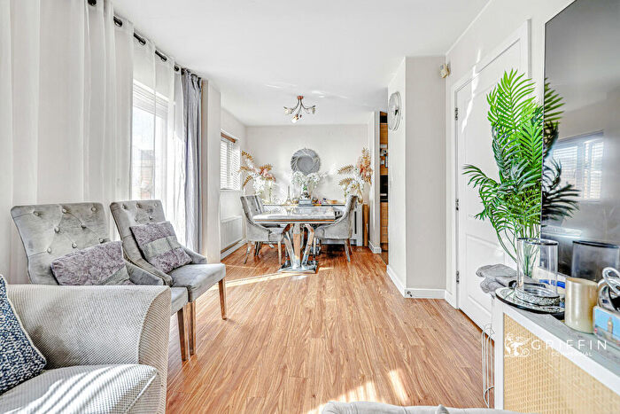 5 Bedroom Detached House For Sale In Griffiths Road, Purfleet, RM19