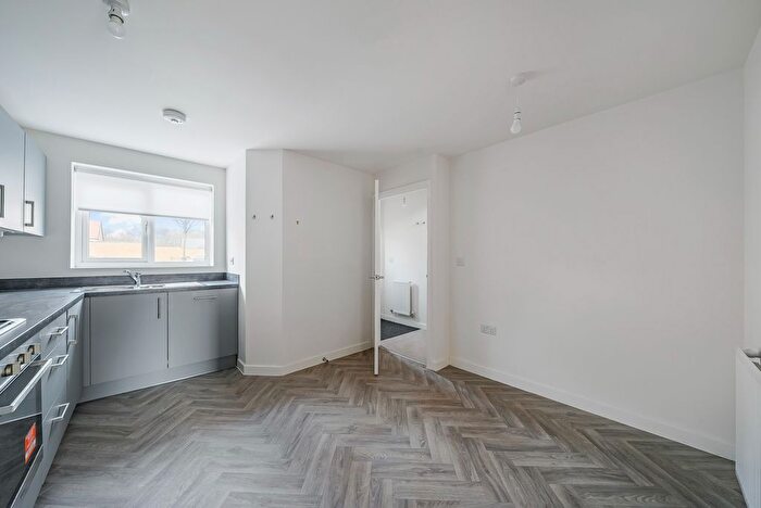 4 Bedroom Semi-Detached House To Rent In Harviston Avenue, Gedling, Nottingham, NG4
