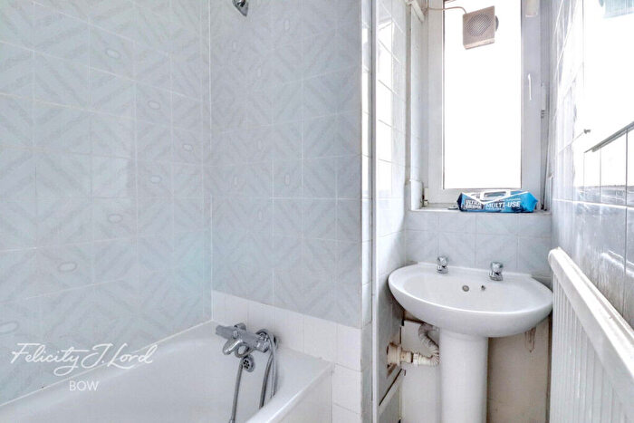 1 Bedroom Flat To Rent In Tent Street, London, E1