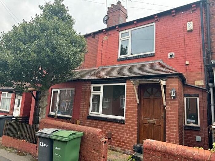 2 Bedroom Property To Rent In Aviary Grove, Armley, Leeds, LS12