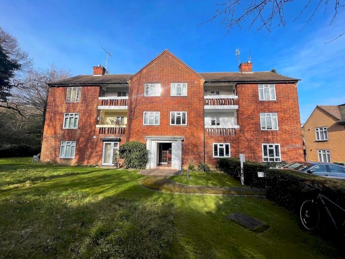 2 Bedroom Flat To Rent In Woodham Court, Rivenhall Gardens, Snaresbrook E18