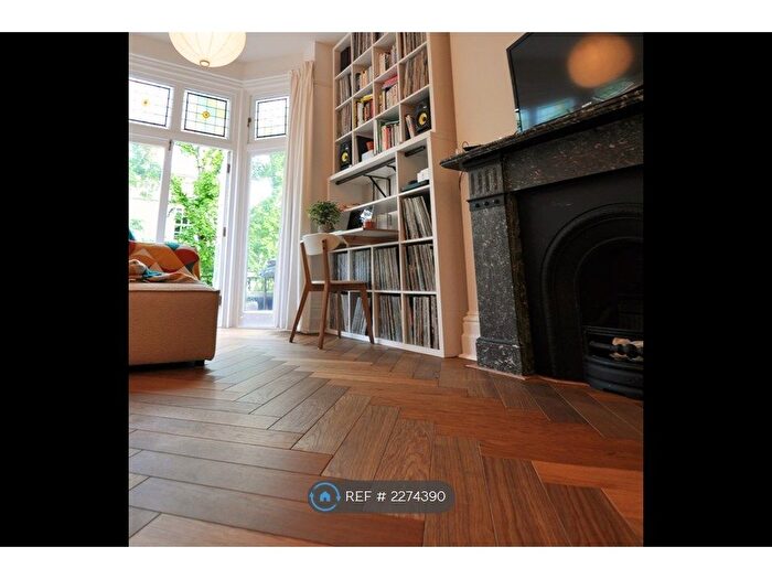 1 Bedroom Flat To Rent In The Pantiles, Tunbridge Wells, TN2