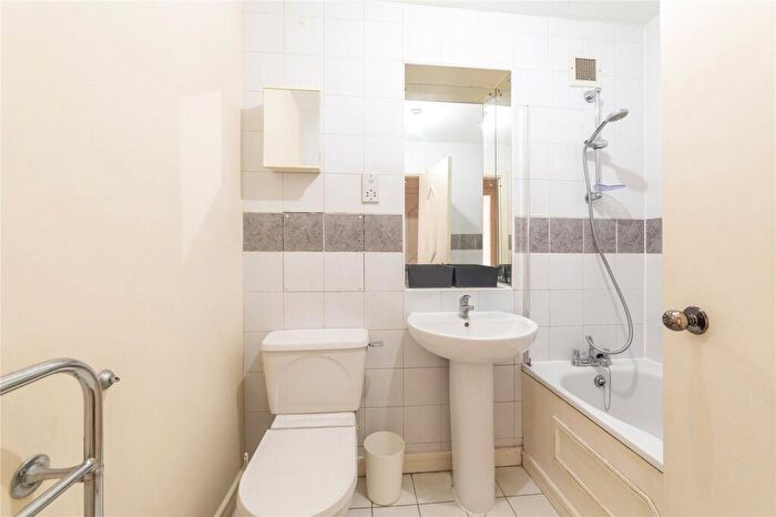 2 Bedroom Flat To Rent In Hera Court, Homer Drive, E14