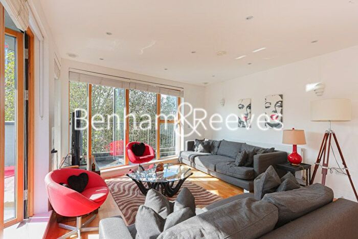 3 Bedroom Flat To Rent In New Kent Road, Surrey Quays, SE1