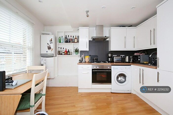 2 Bedroom Flat To Rent In Woodstock Road, London, N4
