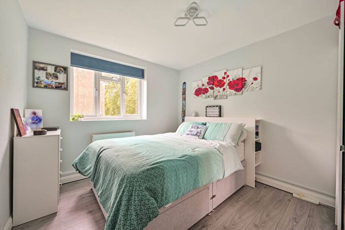 3 Bedroom Flat For Sale In Whitnell Way, Putney, London, SW15