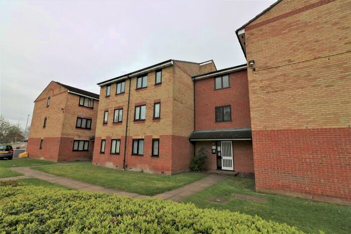 Studio To Rent In Prestatyn Close, Stevenage, SG1