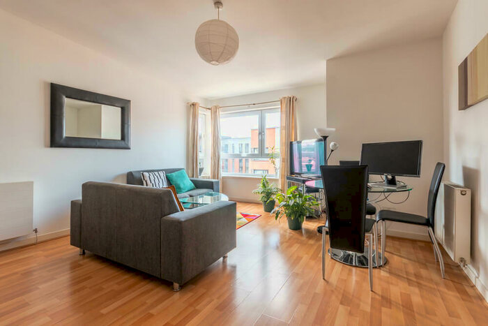 2 Bedroom Flat To Rent In L &# Salamander Court, Edinburgh, EH6