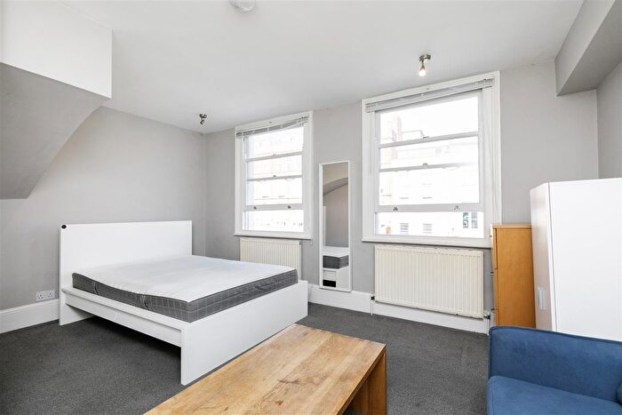 3 Bedroom Flat To Rent In Camden High Street, London, NW1