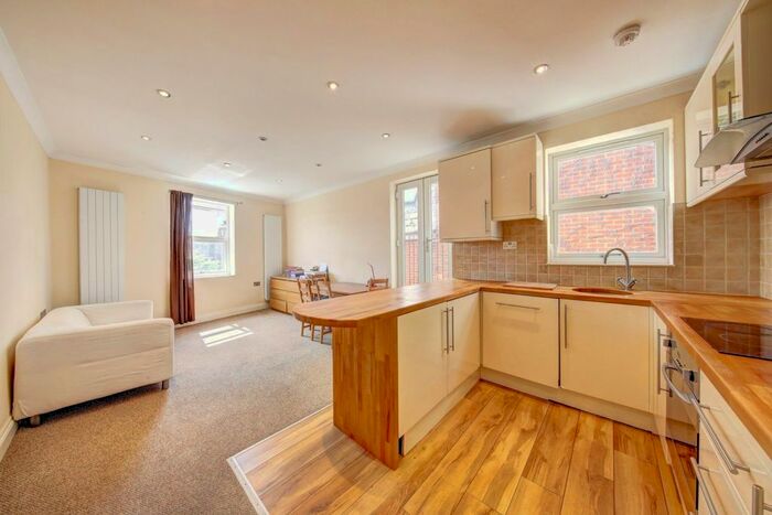 1 Bedroom Flat To Rent In Burstock Road, London, SW15