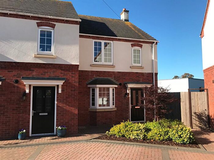 3 Bedroom Semi-Detached House To Rent In Dumolos Lane, Glascote, B77